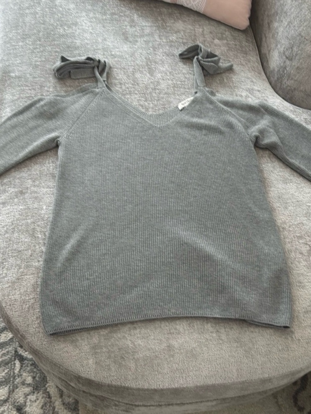 White House Black Market Gray Cold Shoulder Tie Strap Ribbed Sweater Top L